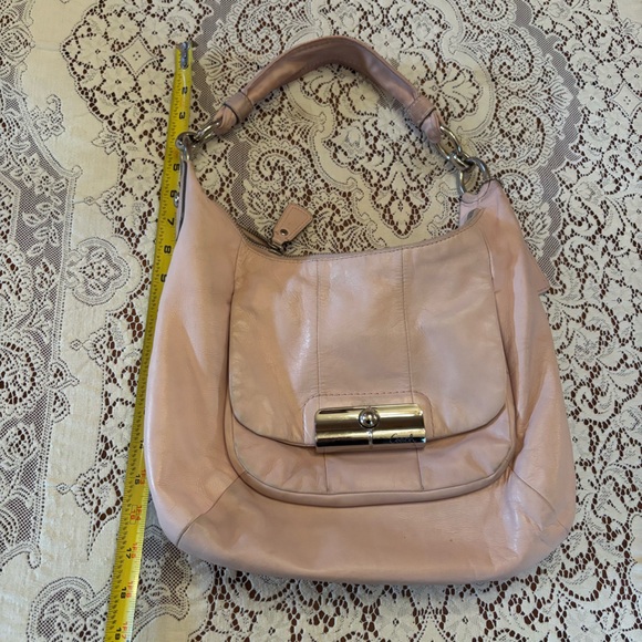 Baby pink leather coach shoulder bag - Picture 12 of 14